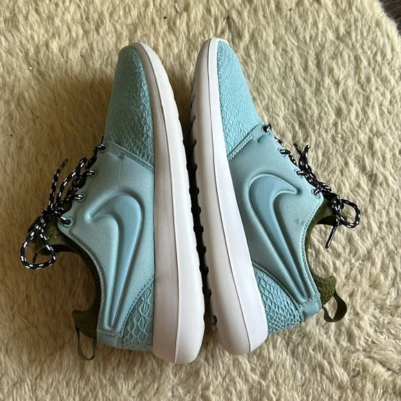 Nike Roshe Two SE Women EUC - Picture 13 of 15